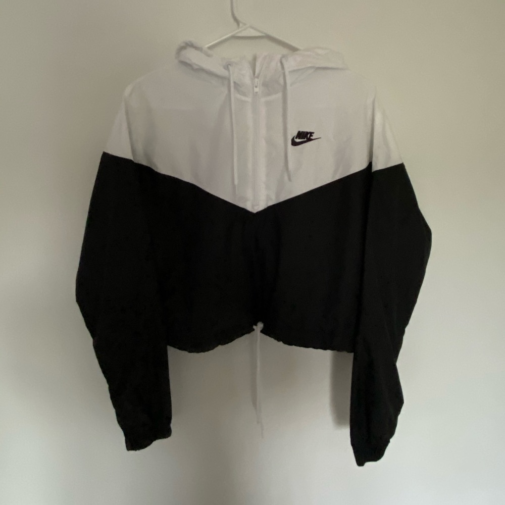Cropped Nike Windbreaker